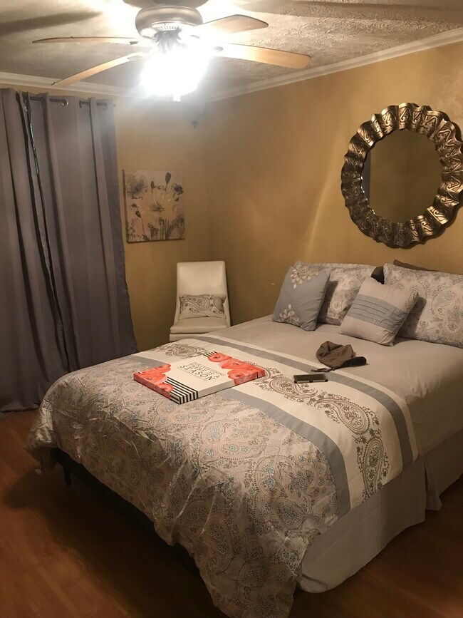 Building Photo - 2715 Morena St