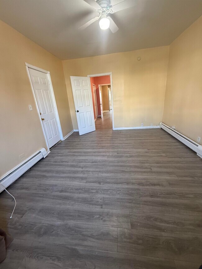 Building Photo - 290 Ege Ave