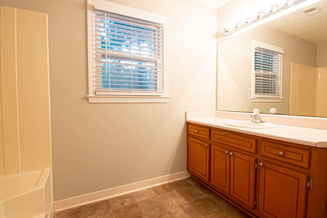 Building Photo - BEAUTIFUL LARGE 3 BED, 2.5 BATH. *MUST SEE*  (VIDEO TOUR)