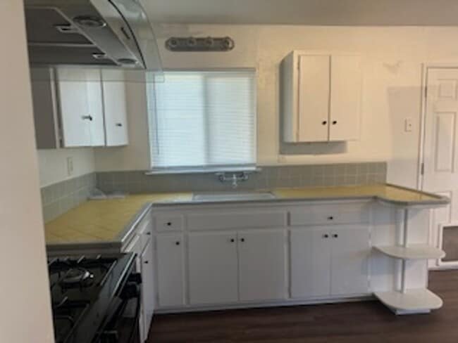 Building Photo - NEW NEW NEW! 3 BEDROOM 1 BATH IN KINGSBURG