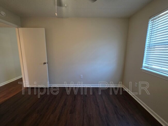 Building Photo - 113 Northfield Dr