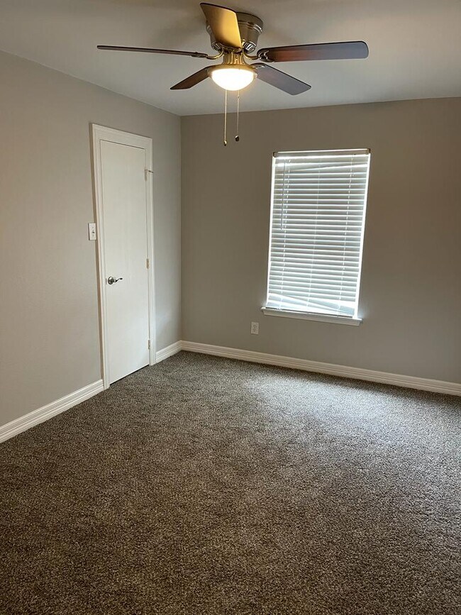 Building Photo - 24202 Bar Kay Ln