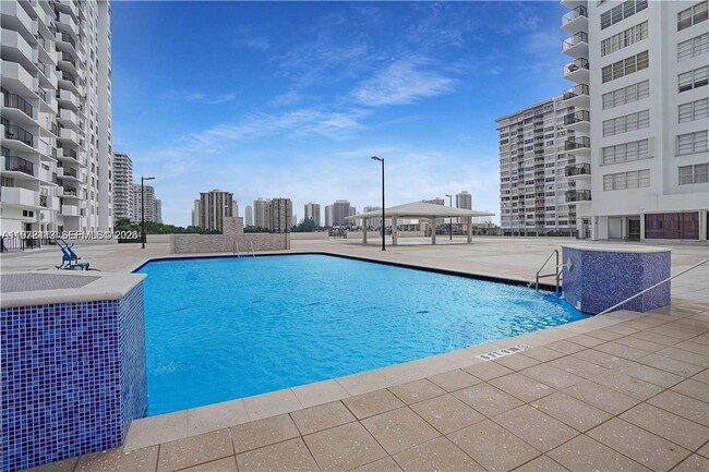 Building Photo - 2780 NE 183rd St