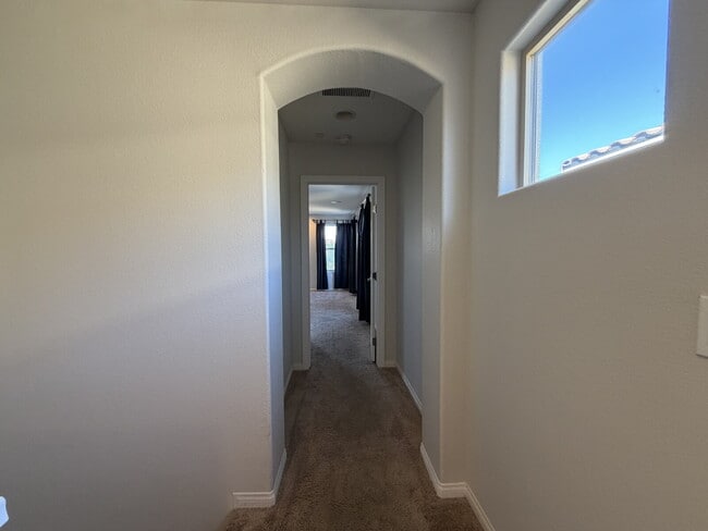 Building Photo - 4 BED 2.5 BATH 2 CAR GARAGE SINGLE FAMILY HOME W/ FULLY LANDSCAPED BACKYARD. THIS WAS FORMER MODE...