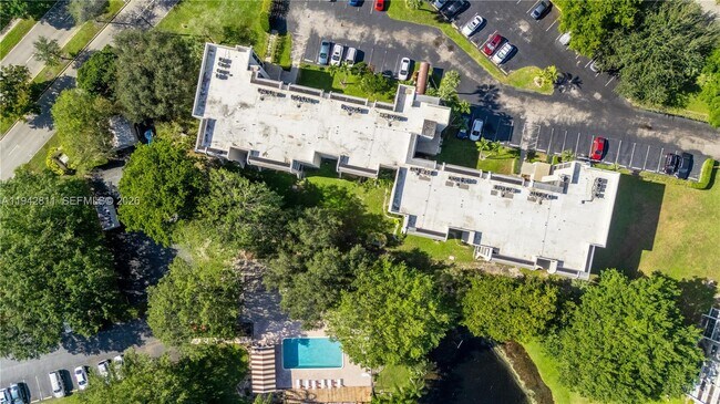 Building Photo - 9340 Lagoon Pl