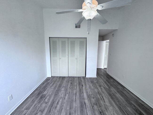 Building Photo - 2512 Woodgate Blvd