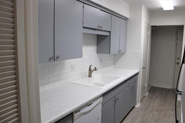 Building Photo - 6060 Birchbrook Dr
