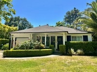 Building Photo - Charming 2 Bed 1.5 Bath in Redwood City!