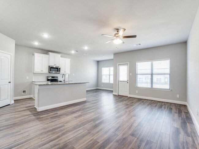 Building Photo - 6803 Topaz Dr