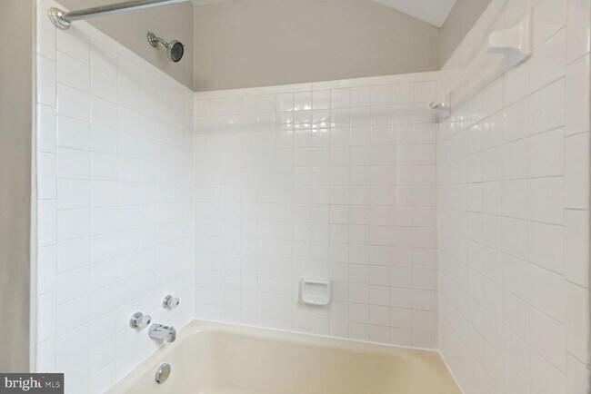 Building Photo - 3723 Ingalls Ave