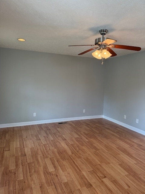 Building Photo - $1,000 off first month's rent if move in b...