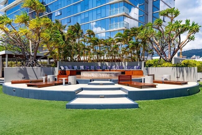 Building Photo - 888 Kapiolani Blvd