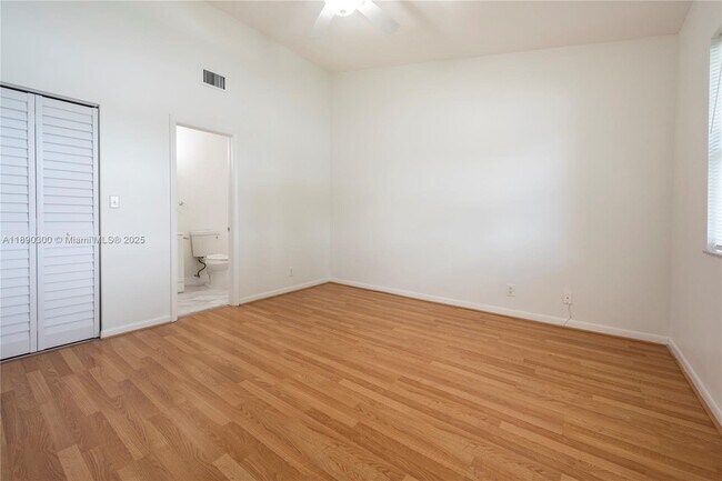 Building Photo - 9876 Nob Hill Ct