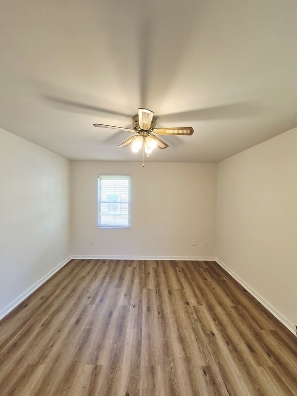 Building Photo - 1412 Blair St