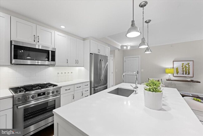 Building Photo - 4915 Hampden Ln