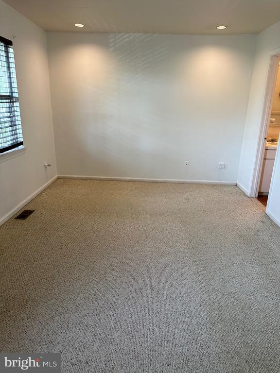 Building Photo - 4002 Summer Hollow Ct