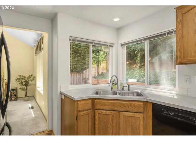 Building Photo - Stunning 4 Bedroom Home in Bethany!