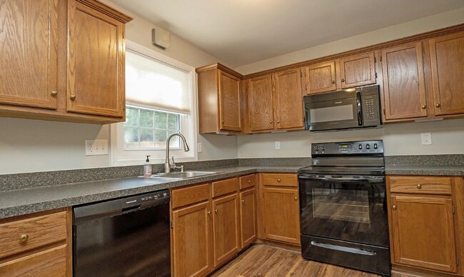 Building Photo - 2 Bedroom Home