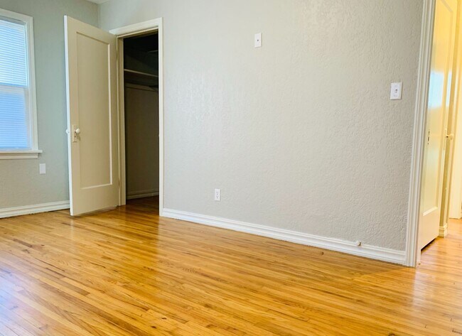 Building Photo - Beautiful 3BD/2BA Home Near OU – Prime Nor...