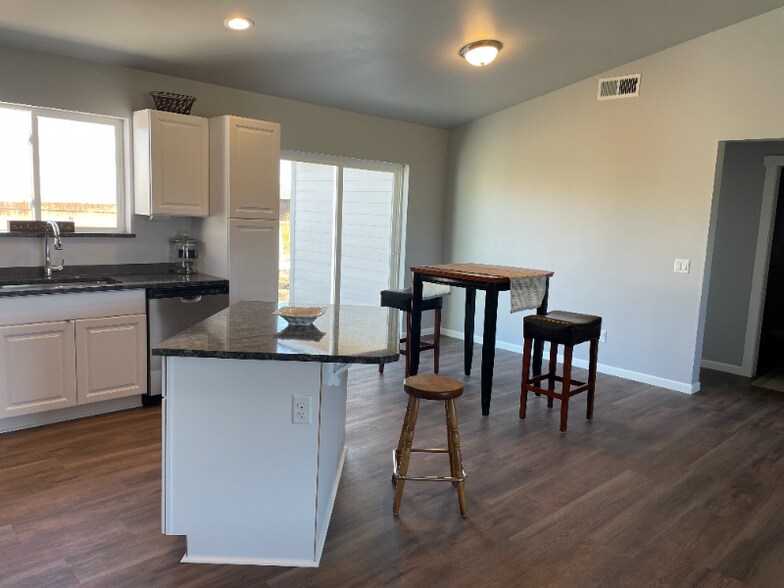 Building Photo - 532 Scenic Loop