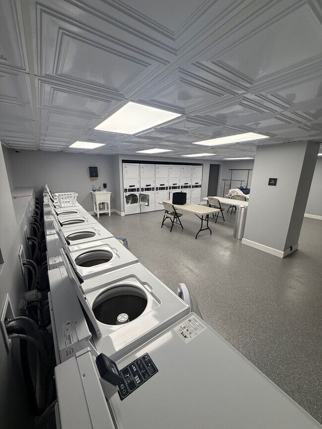 Building Photo - Fantastic Studio in The Metropolitan Condos