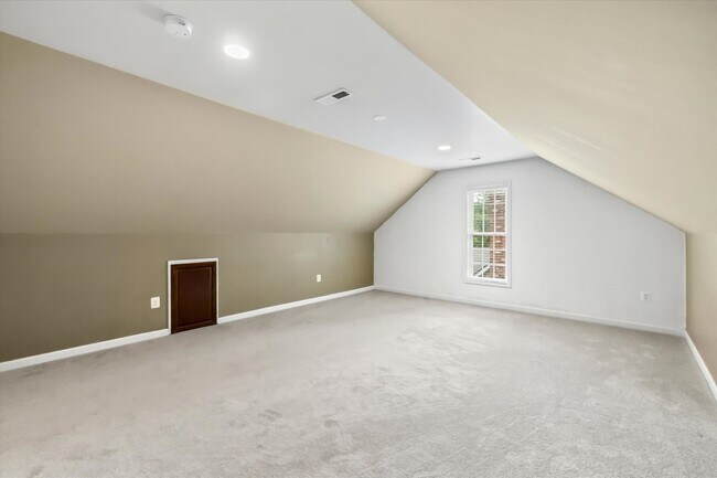 Building Photo - 4107 Lakeview Pkwy