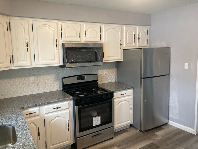 Building Photo - Bensalem 3 bedroom 1 bath + Basement near ...