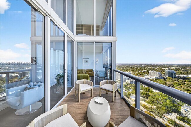 Building Photo - 601 NE 36th St