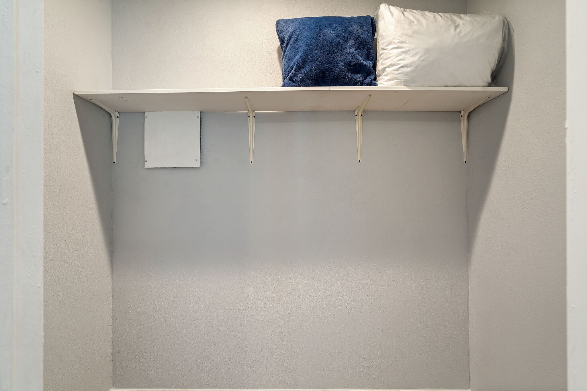 Building Photo - 6418 Onyx Dr N