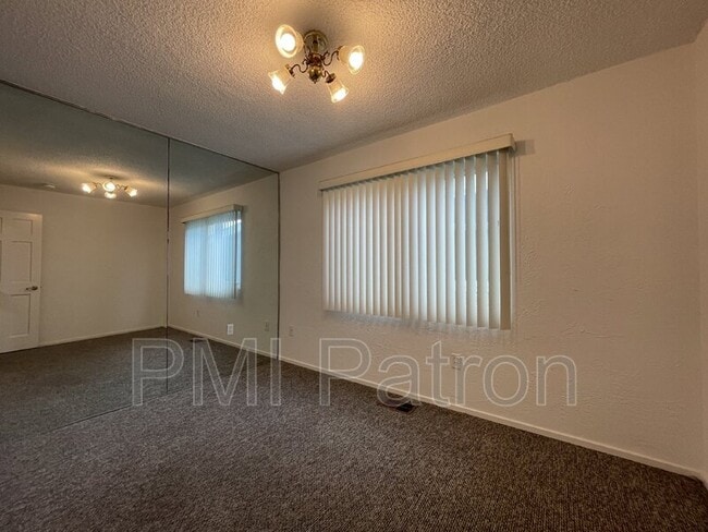 Building Photo - 1719 Van Horne Ln