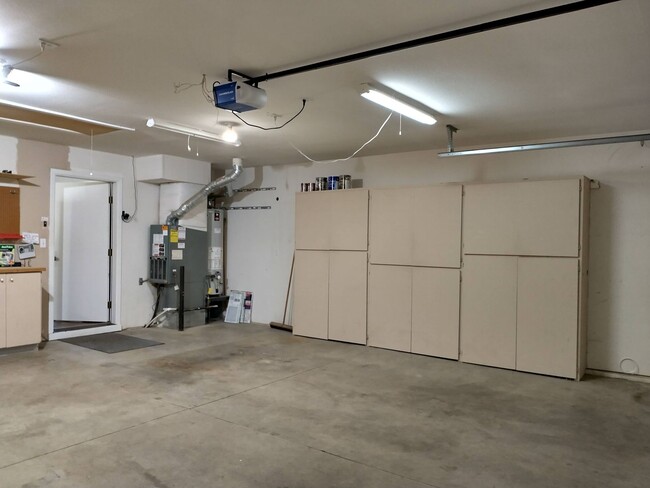 Building Photo - Beautiful Home in West Salem is Available!