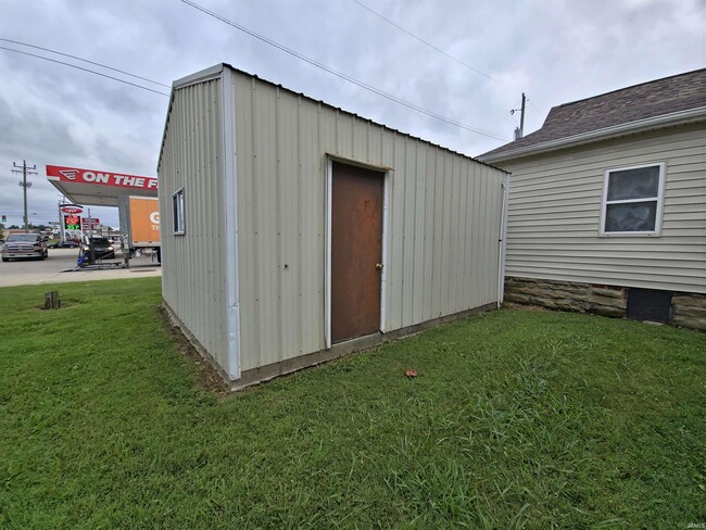 Building Photo - 108 S Oak St