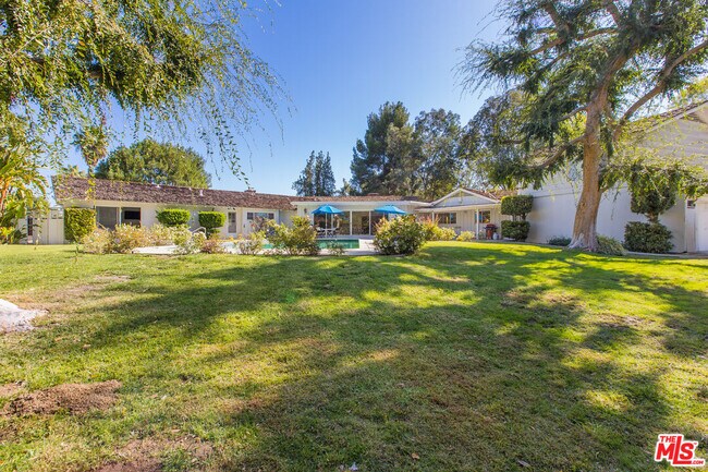 Building Photo - 19471 Rosita St