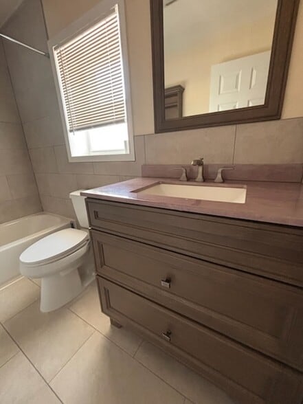 Updated bath - 1014 N Division St