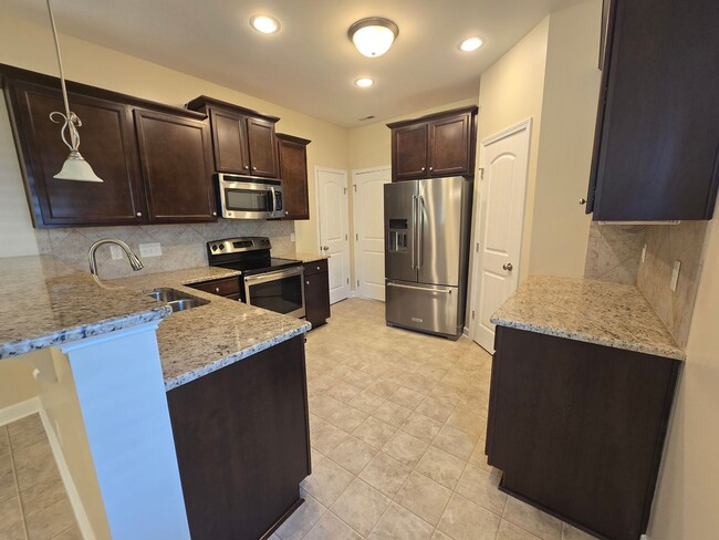 Building Photo - New Listing!!