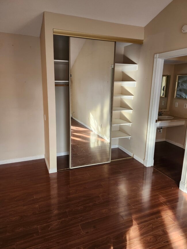 Building Photo - 825 Old Settlers Trail