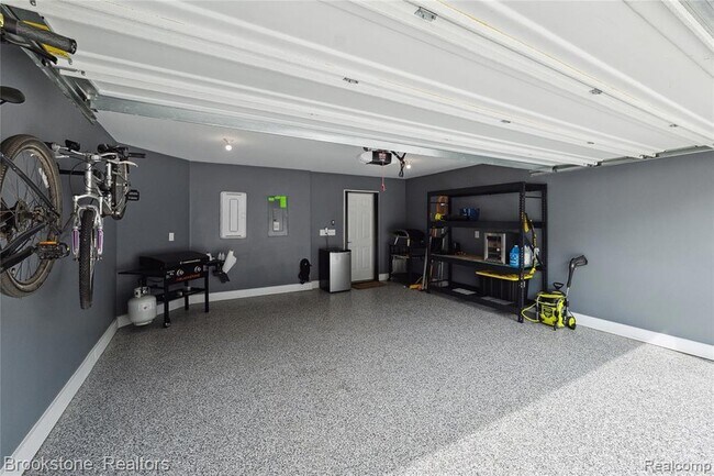 Building Photo - 765 Hummingbird Dr