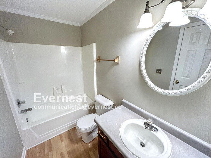 Building Photo - 902 Wildrose Ct