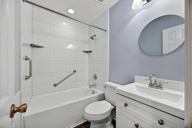 Building Photo - 112 Pipestone Dr