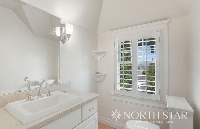 Building Photo - Live in a National Historic Home