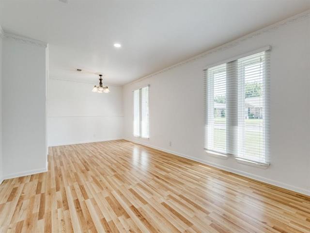 Building Photo - 1718 Crescent Dr