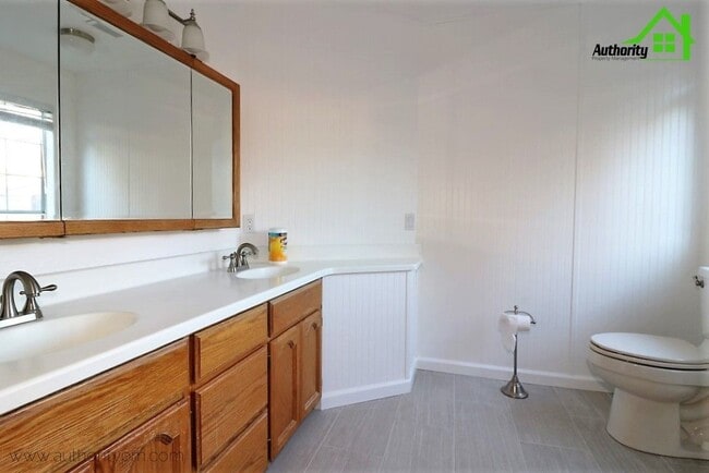 Building Photo - 1708 Gold Hills Dr