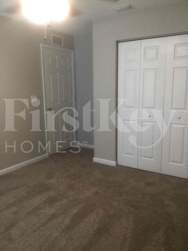 Building Photo - 3549 SW Rosardo St