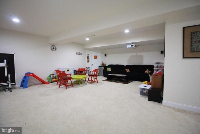 Building Photo - 4 Stonehaven Cir