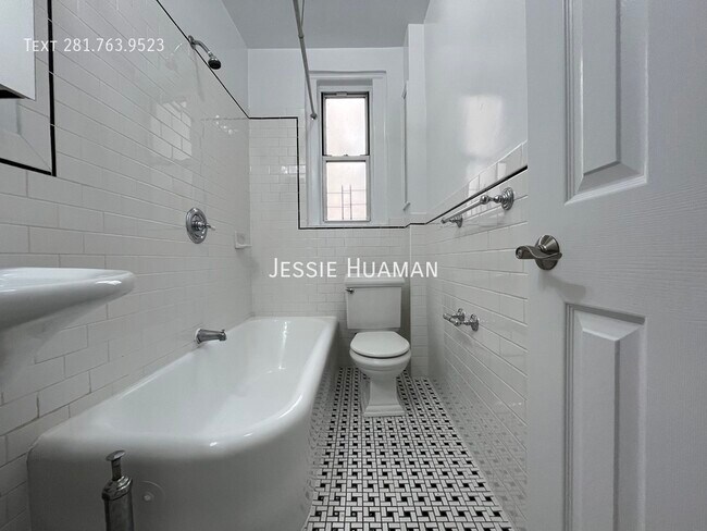 Building Photo - 117 W 13th St