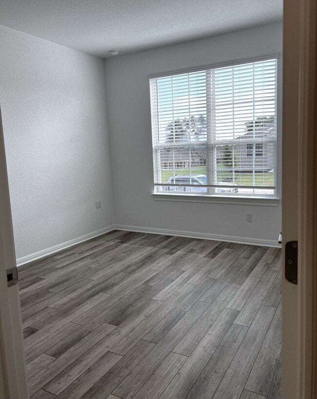 Building Photo - 106 Middle Crk Rd