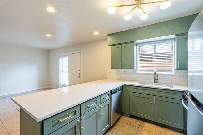 Building Photo - 5802 Belmoor Dr