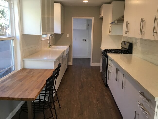 Building Photo - 15154 Enadia Way