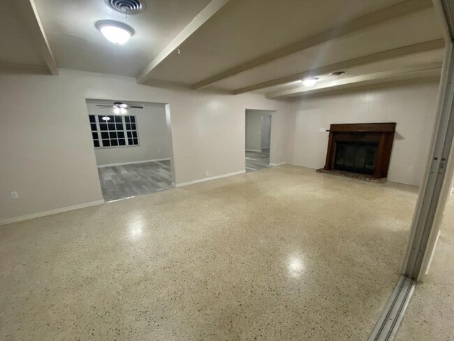 Building Photo - 1100 Mt Pisgah Rd
