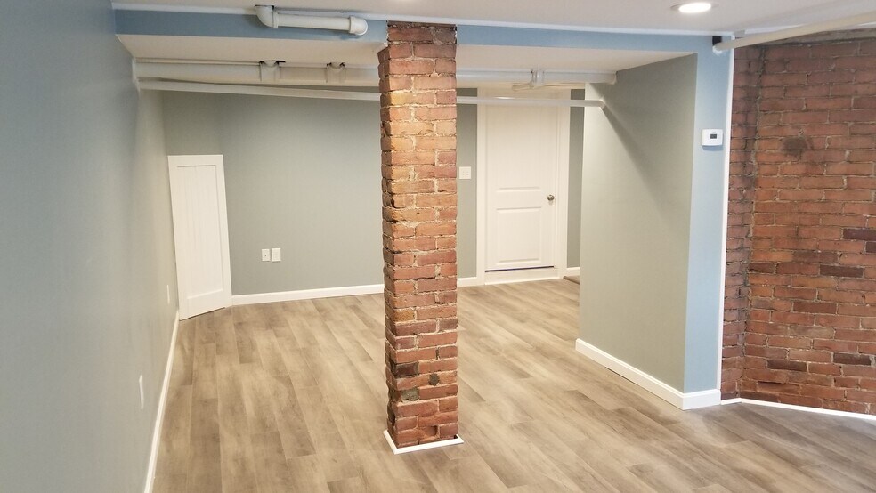 Living room - 49 S Spring St